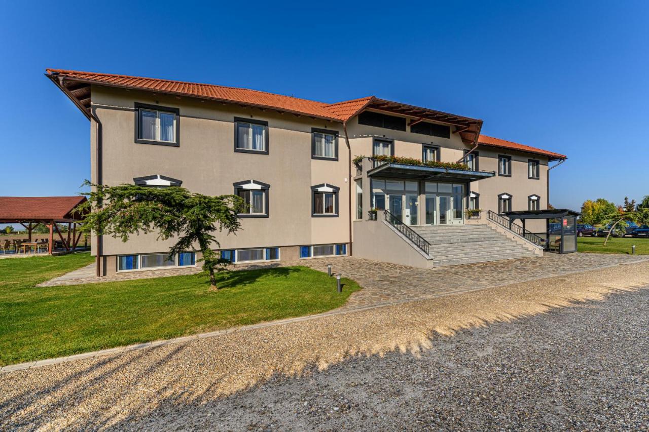 Stejarii Resort Ineu  Extérieur photo