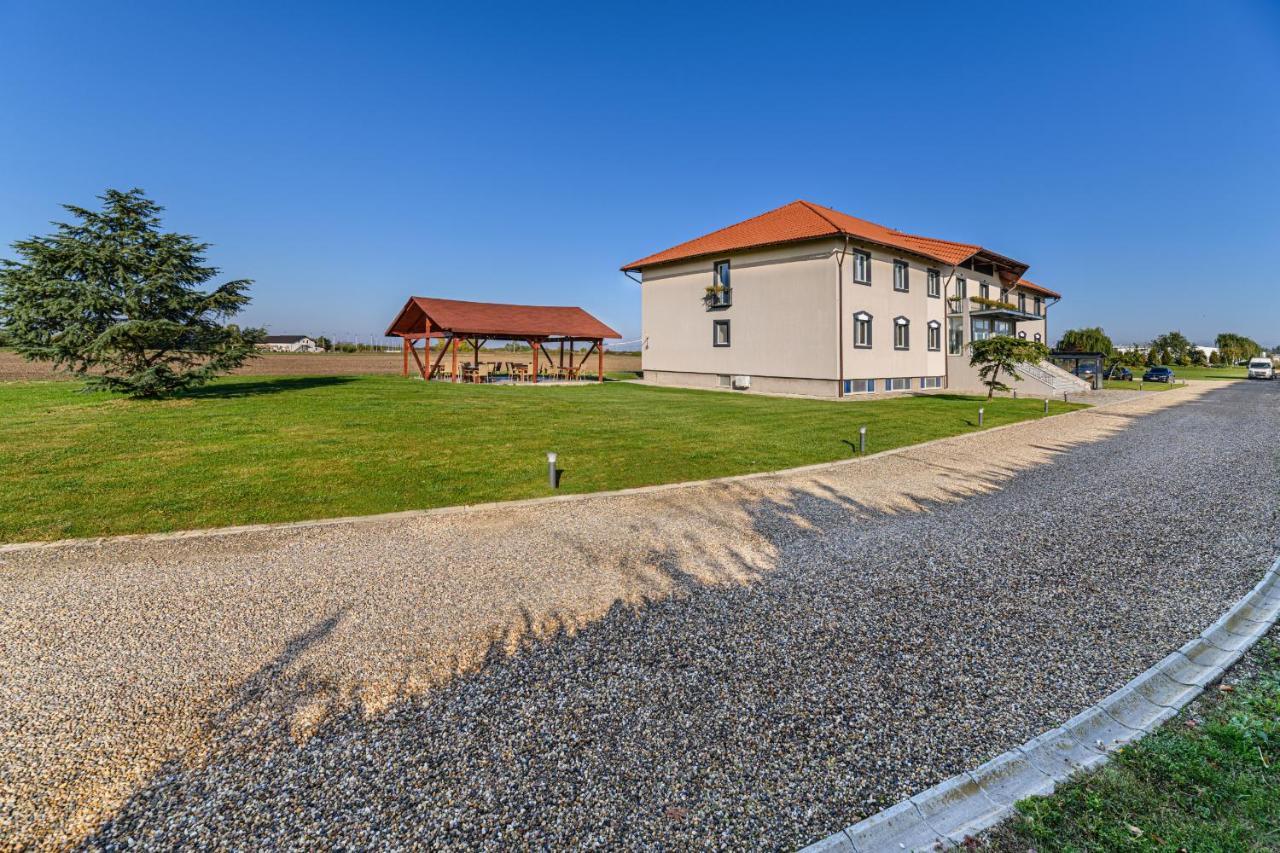 Stejarii Resort Ineu  Extérieur photo