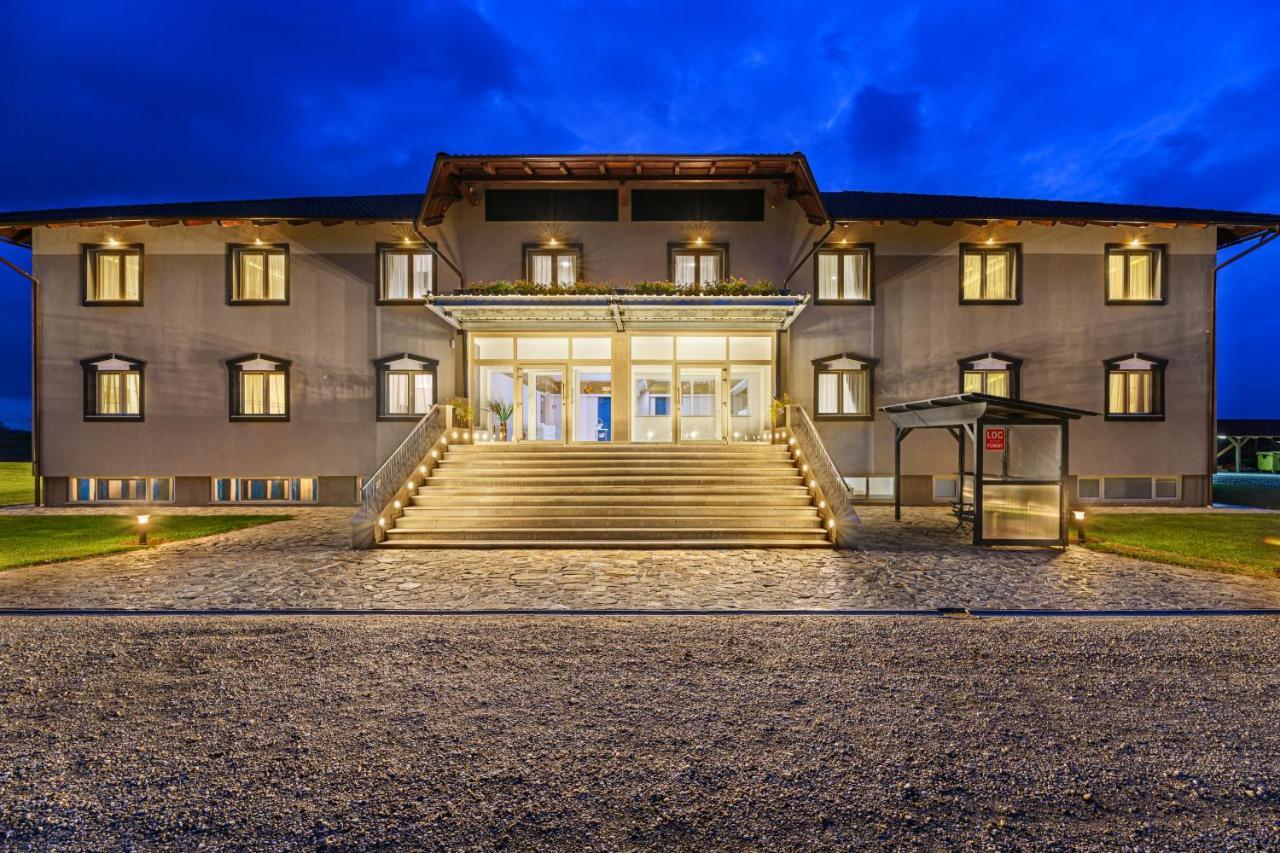 Stejarii Resort Ineu  Extérieur photo